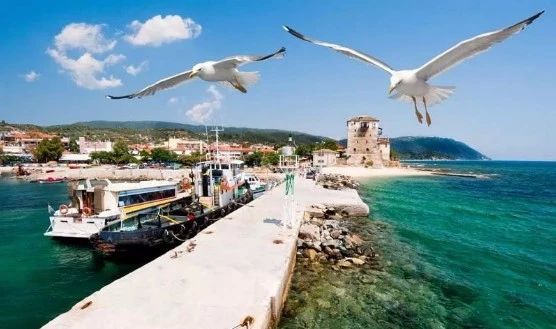 塞浦路斯被途易评为欧洲最受欢迎的夏季旅游胜地之一，旅游业增长势头强劲